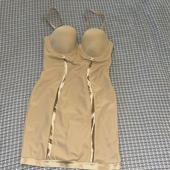 Maidenform Ultra-Firm Control Convertible Shapewear Slip with Underwire Support - Picture 5 of 10